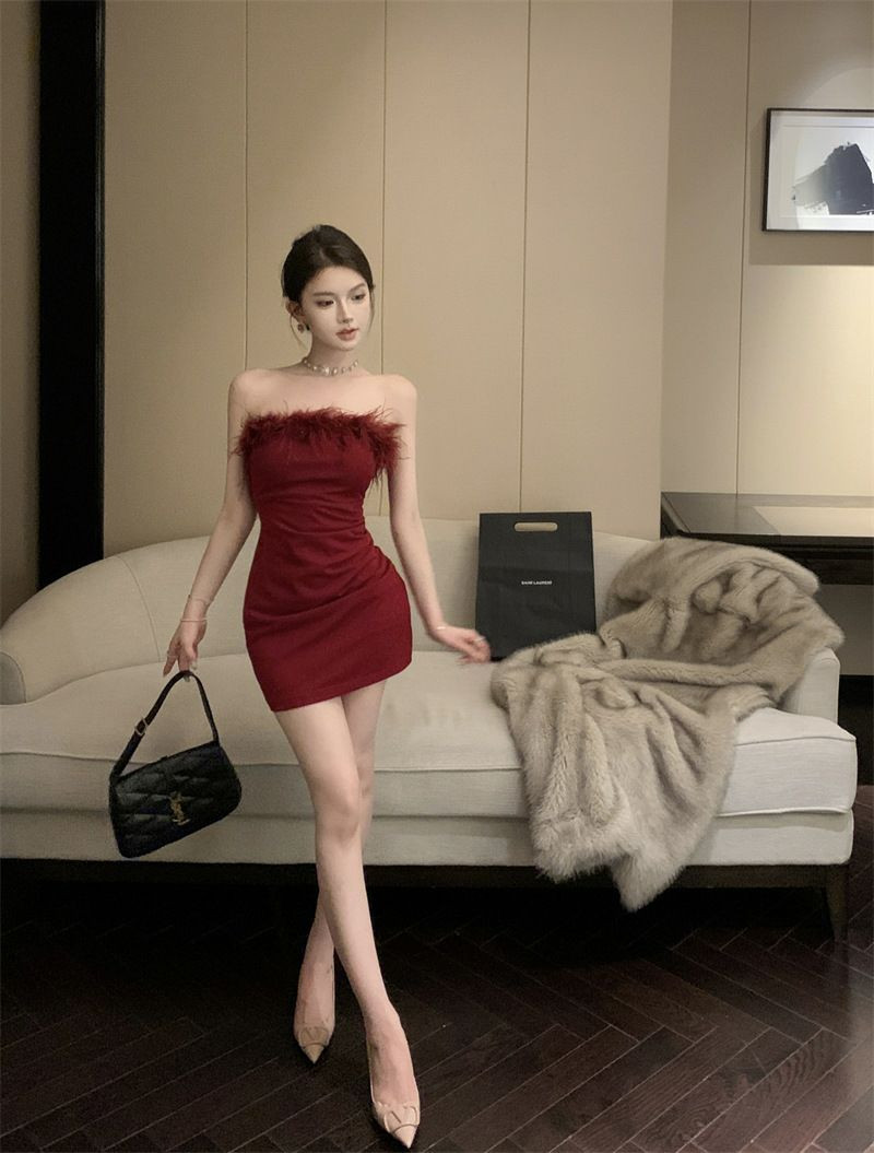 Robe courte sans bretelles pour femme - Taille froncée - Dos nu avec un col en fourrure à une seule ligne à la jupe de hanche mince sexy jupe robe pour femme