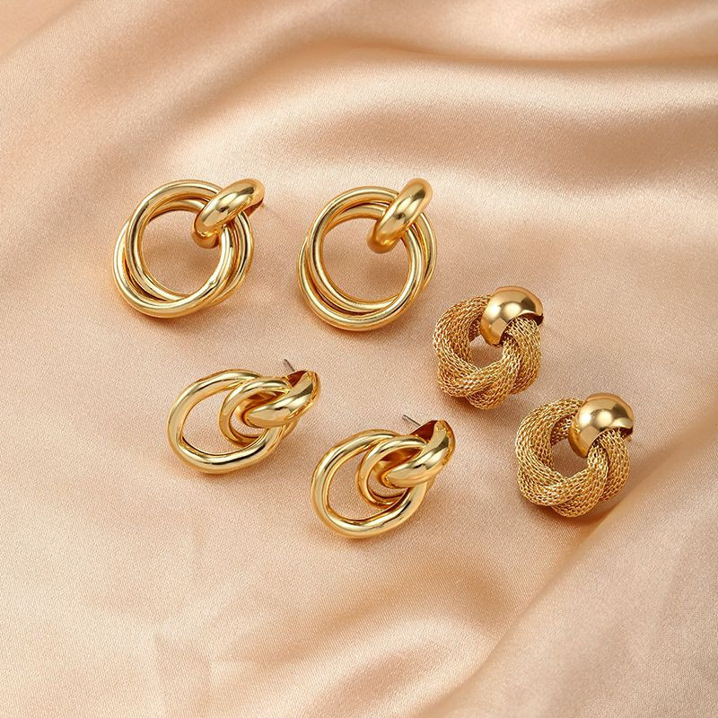 Boucles d'oreilles légers de luxe légers simples, boucles d'oreilles creuses tempérament cercle d'enroulement multicouche en or, glamour  luxueux, uniques, tendance, élégantes